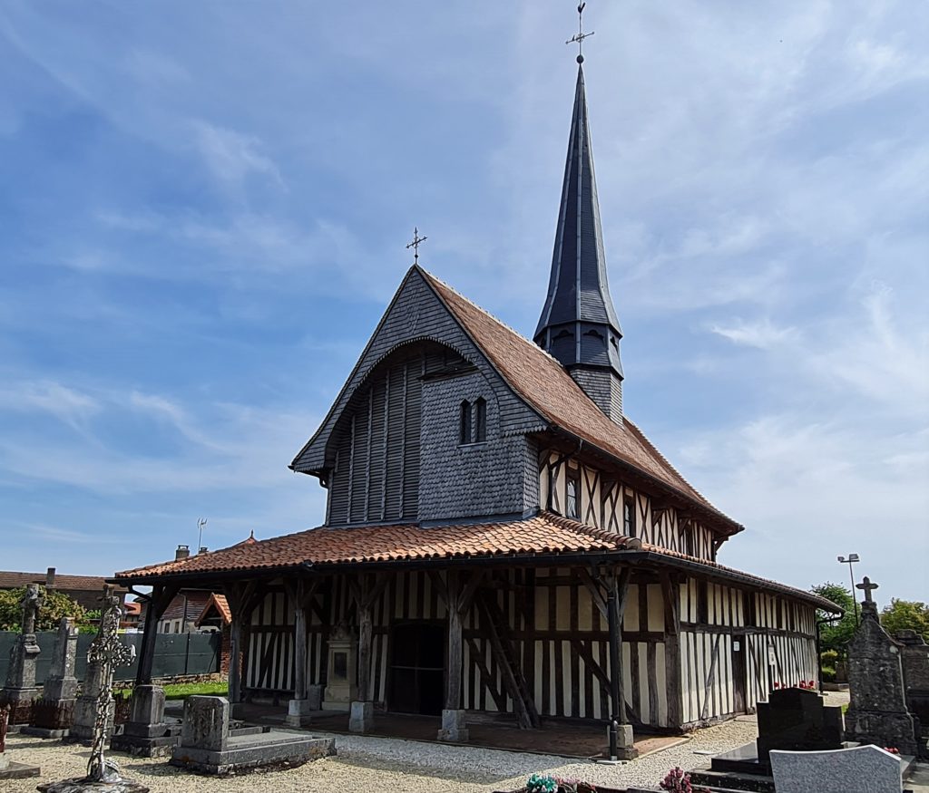 L'église à pans de bois à Bailly le Franc. 