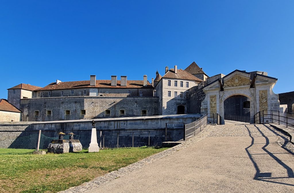 Le fort de Joux entre Pontarlier et la Cluse Mijoux. Le fort, ancienne prison d'état, a hébergé Mirabeau et Toussaint Louverture.