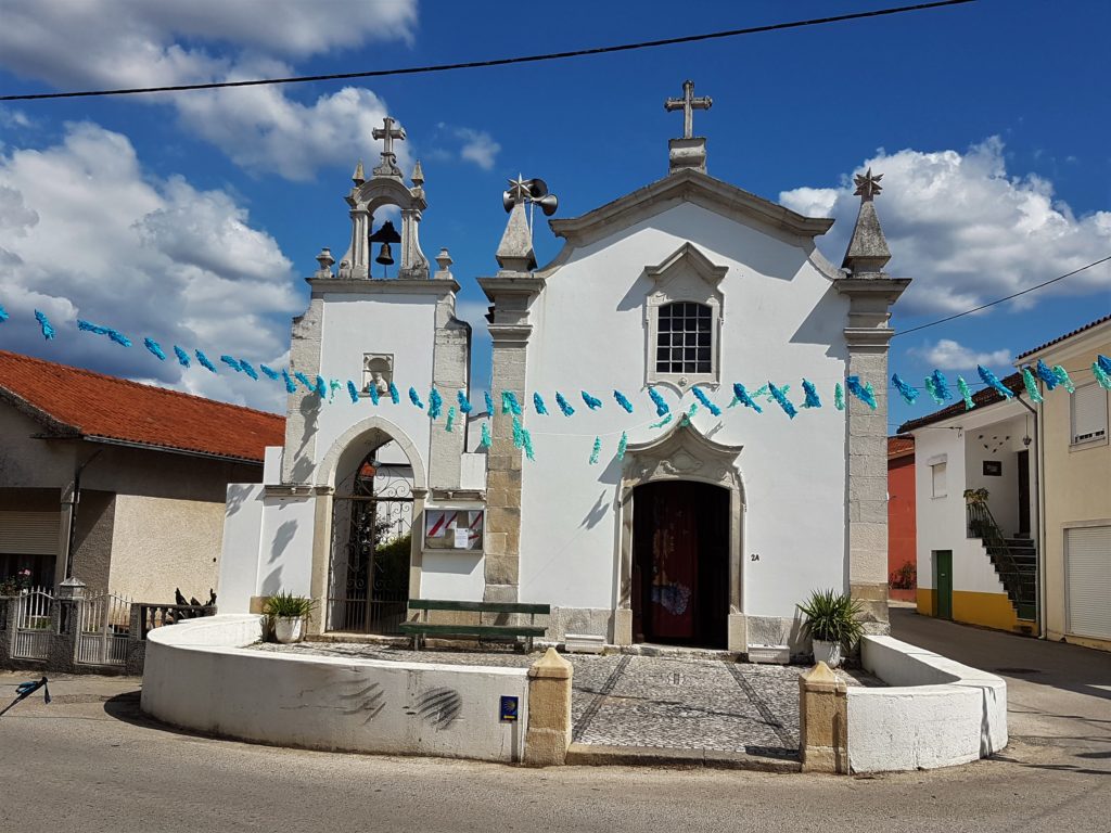 Petit église sur le chemin entre Coimbra et Sernadelo