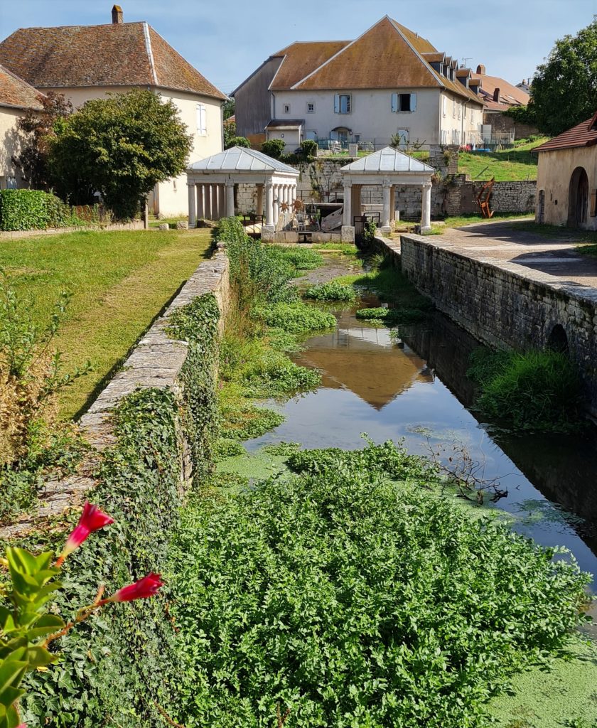 Un canal à Etuz, village situé entre Montboillon et Cussey sur l'Ognon.