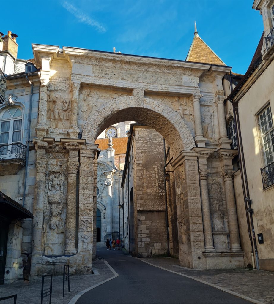 La porte Noire à Besançon située près de la cathédrale St Jean