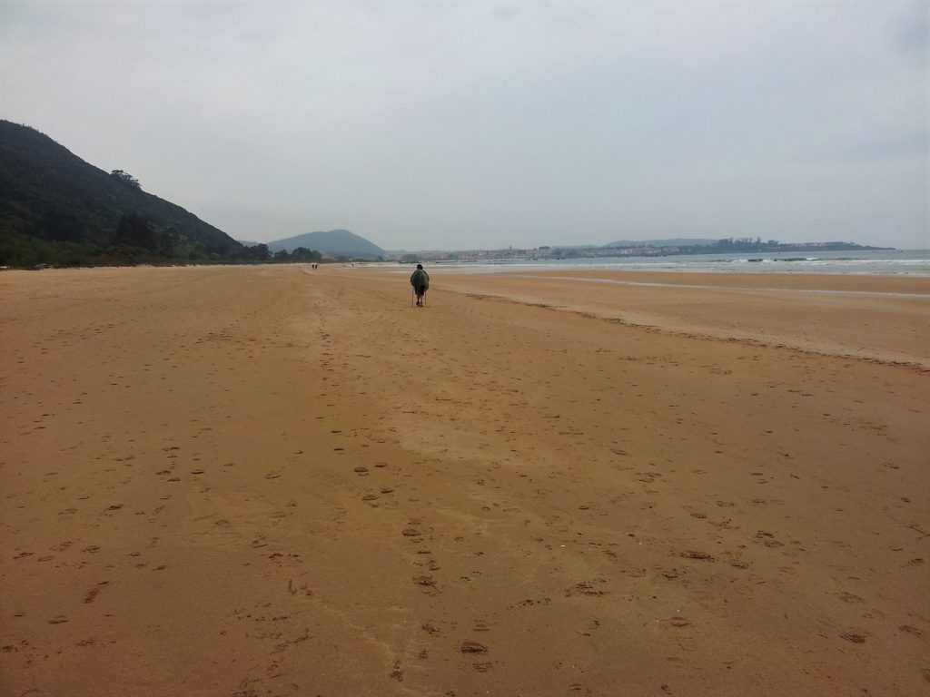 La playa de Berria en direction de Noja avant d'arriver à Güermes