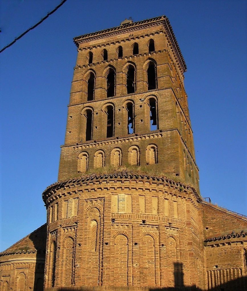 Sahagun, la plaza mayor, l’arc San Benito ainsi que les églises San Tirso (XIIème) et San Lorenzo (XIIIème)