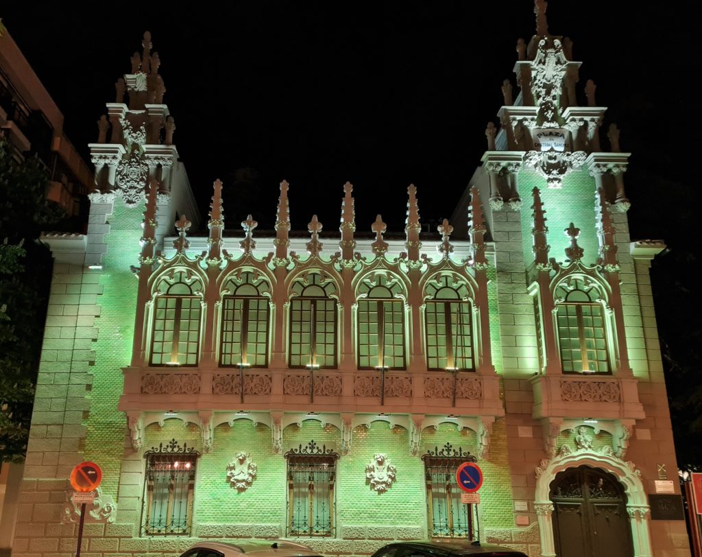 La ville comporte un grand nombre de musées dont le musée du couteau avec sa façade de style néogothique comportant des azulejos verts et de beaux pinacles. 