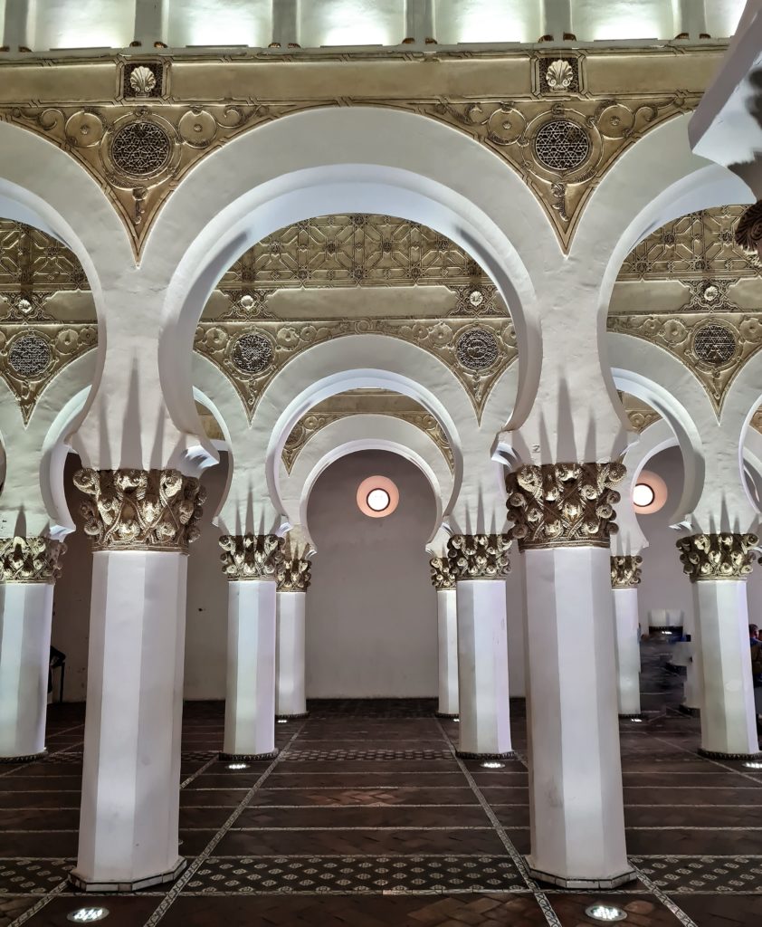 La synagogue Santa María la Blanca construite en 1180. 