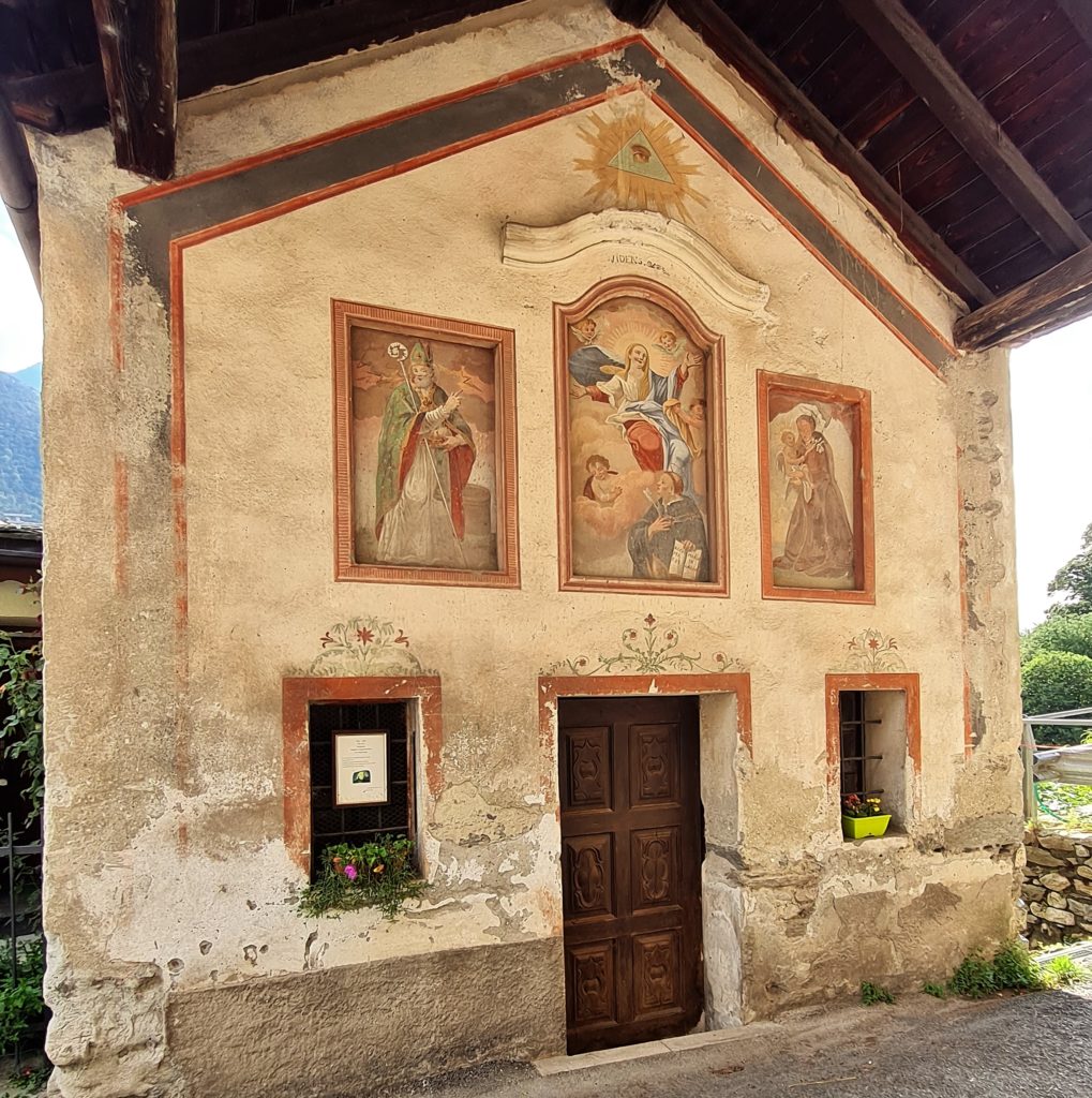 Une église avec fresques entre Aoste et Châtillon