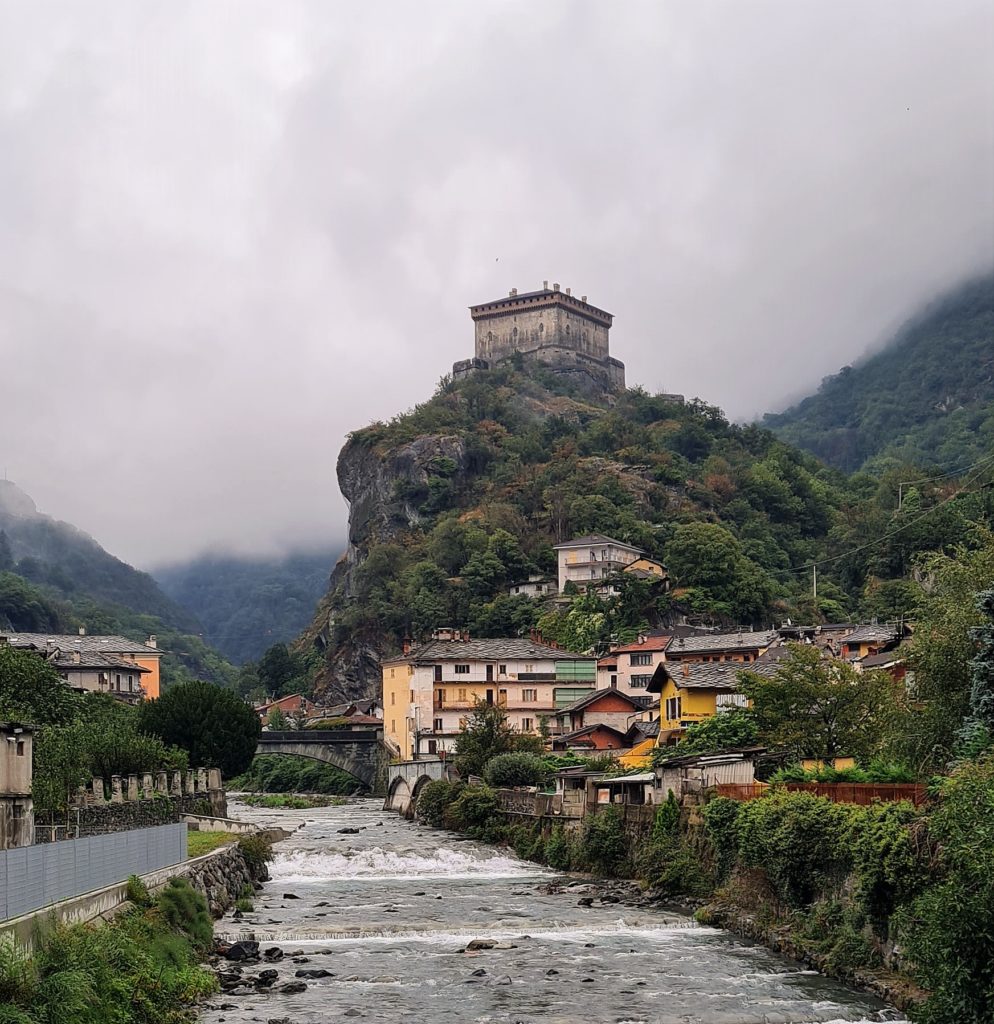 A Verres, le château forteresse construit au XIVème par un membre de la famille Challant