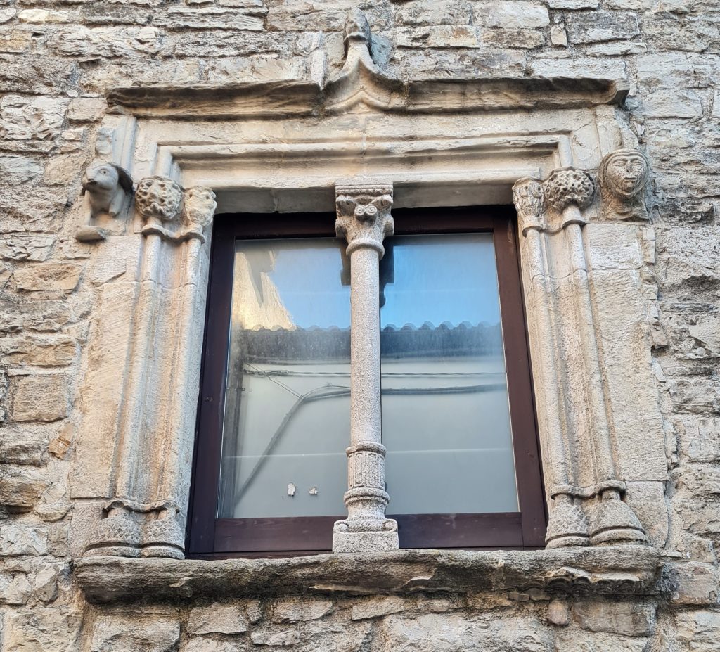 Dans la région de Faeto et Celle San Vito, on parle depuis des siècles le franco provençal (le faetar ou faetano).