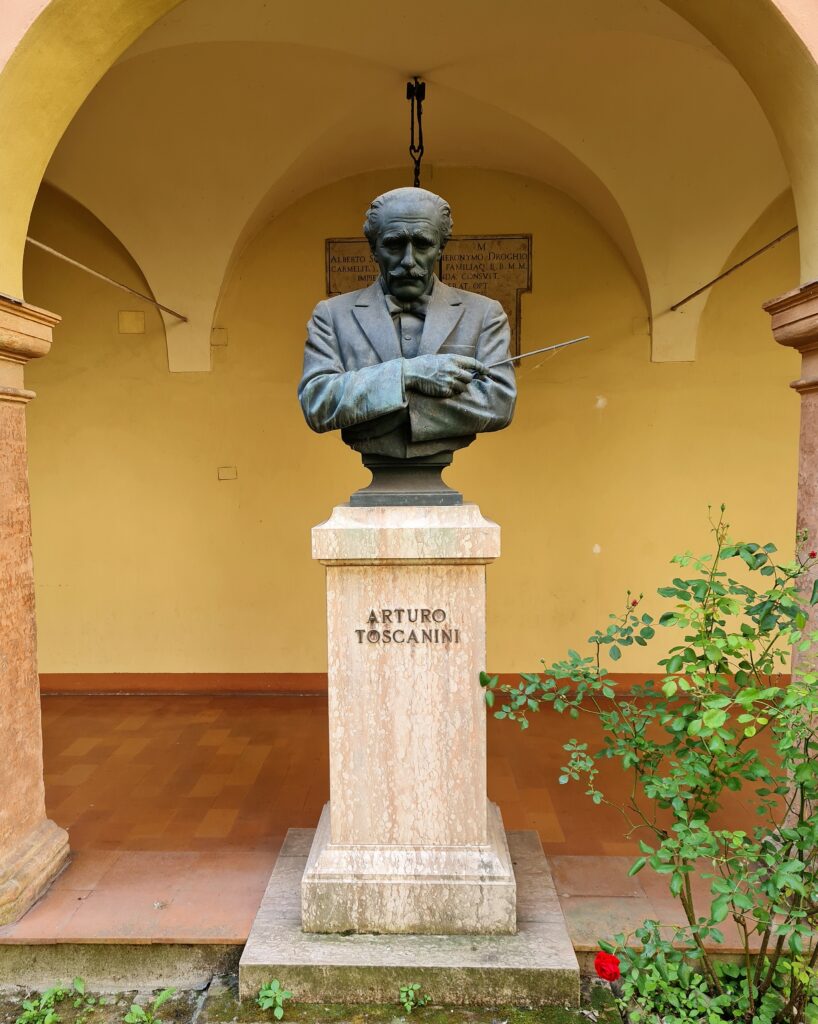 La statue de Toscanini à Parme