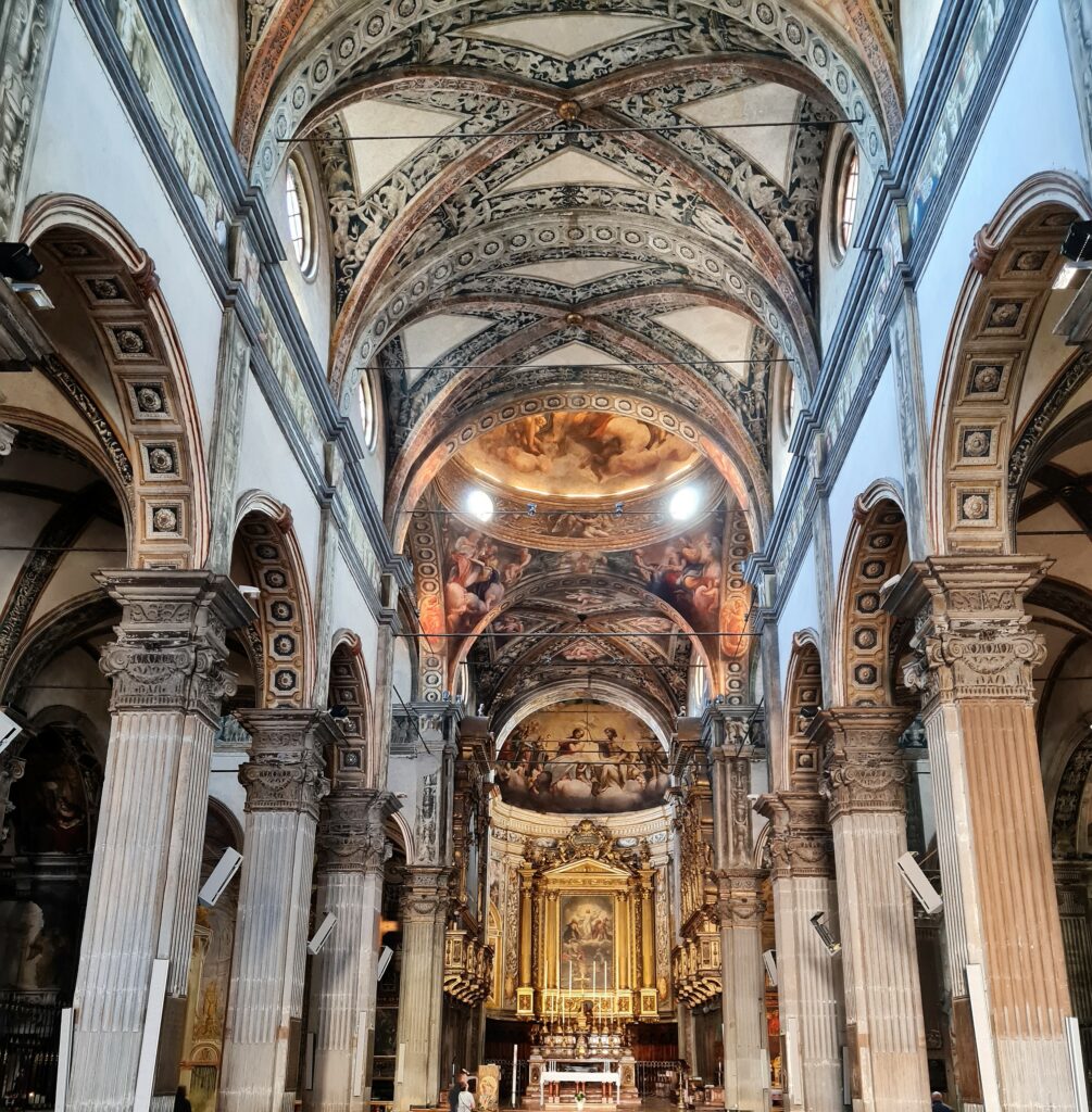 La cathédrale de Parme est considérée comme l’un des plus grands chefs-d’œuvre de l’architecture romane en Italie. Elle abrite la Déposition de la Croix de Benedetto Antelami ainsi que des œuvres de Corrège dans le dôme et les trois nefs.