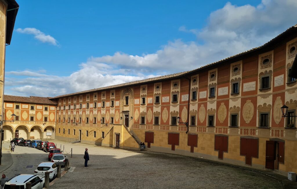A San Miniato, L’ancien palais ducal présentant de nombreuses fresques, chacune accompagnée d’une maxime.