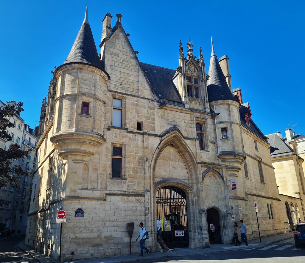 Traversée de Paris GRP 2 - La bibliothèque Forney (bâtiment renaissance)