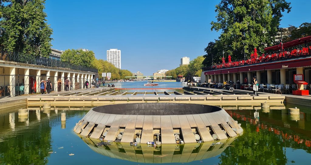 Traversée de Paris GRP 3.
Vue sur le canal de l'Ourcq, place Stalingrad.